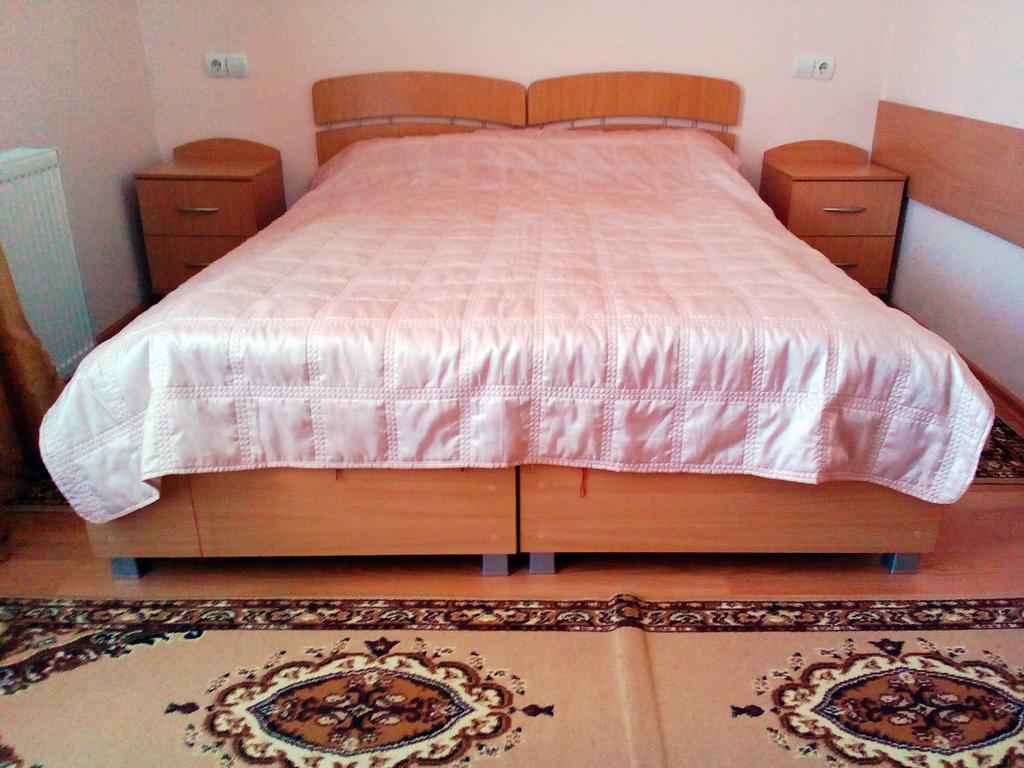 Sadiba "Lisova Pisnia" Hotel Синяк Екстериор снимка